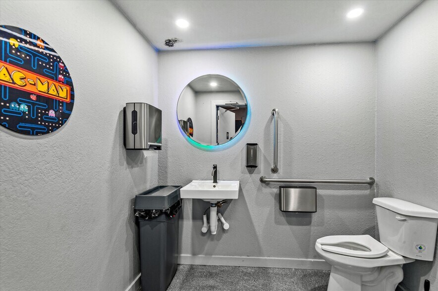 More Photos Of 622 SE Frank Phillips Blvd, Bartlesville Restaurant For Sale