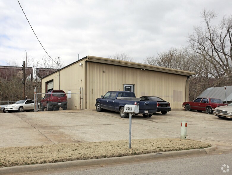 Primary Photo Of 2009 S Santa Fe Ave, Oklahoma City Unknown For Lease