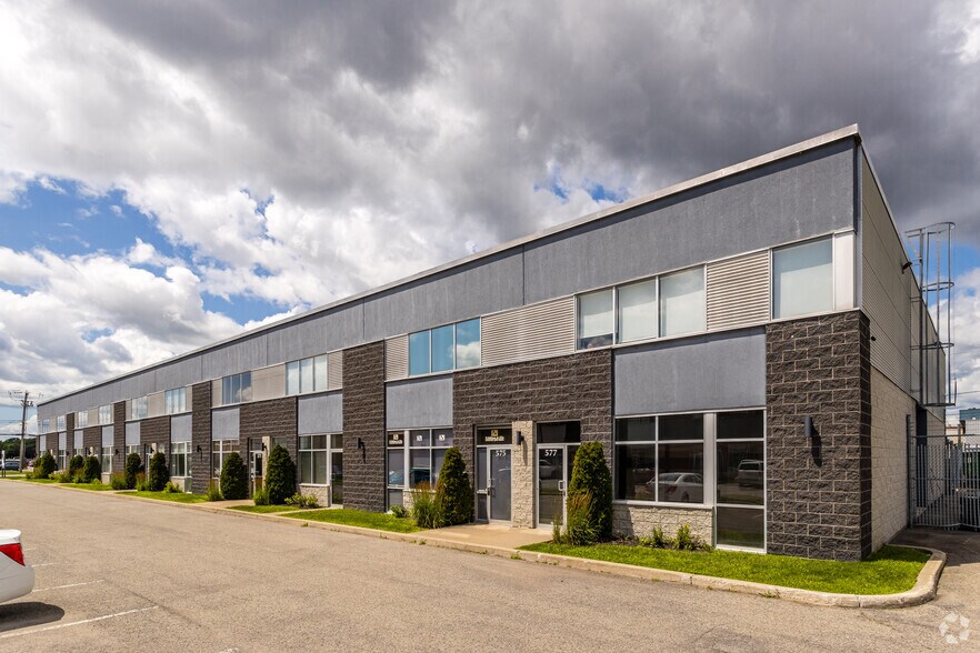 More Photos Of 557-577 Boul du Curé-Boivin, Boisbriand Warehouse For Lease