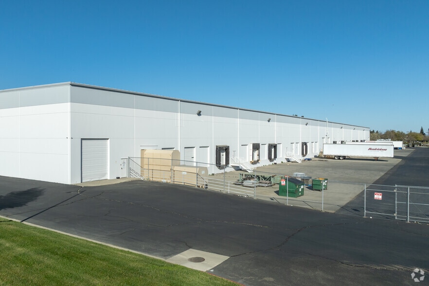 More Photos Of 2340 E Main St, Woodland Warehouse For Lease