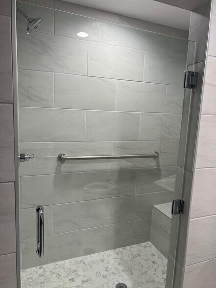 More Photos Of 2601 TX-121, Lewisville Showroom For Lease