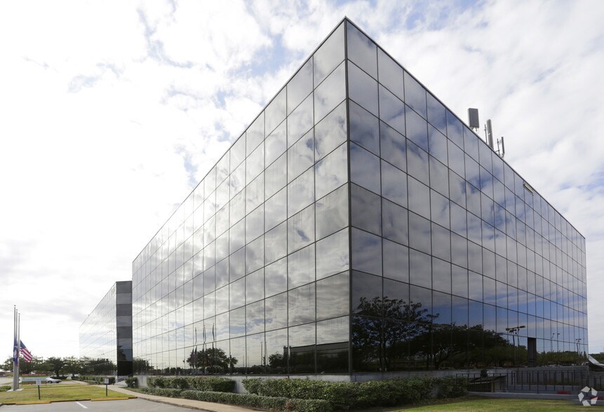 More Photos Of 2550 Gray Falls Dr, Houston Office For Lease