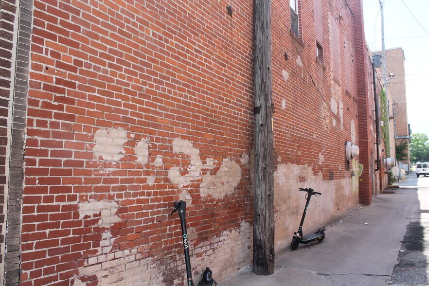 More Photos Of 114 S Illinois Ave, Carbondale Storefront Retail Residential For Sale