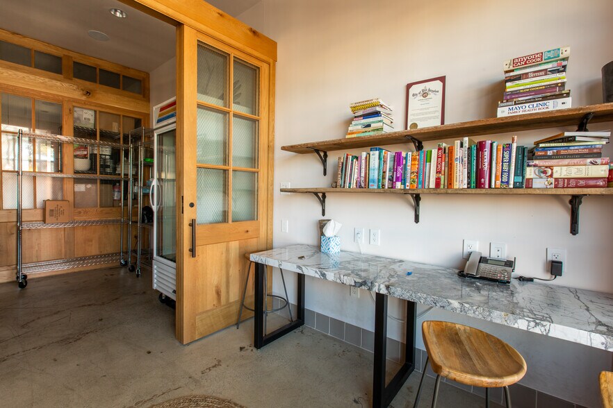 More Photos Of 12906 Venice Blvd, Los Angeles Freestanding For Lease