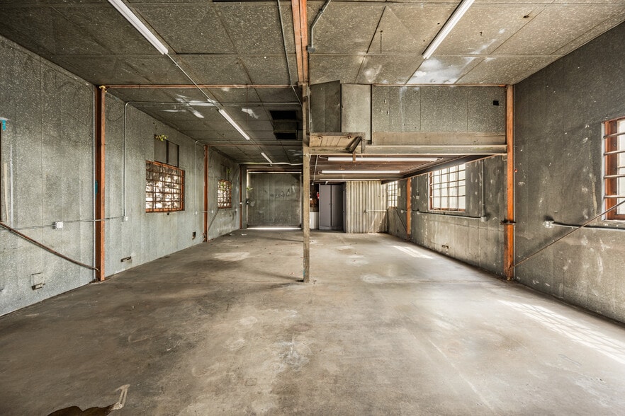 More Photos Of 4901 Telegraph Rd, East Los Angeles Flex For Sale