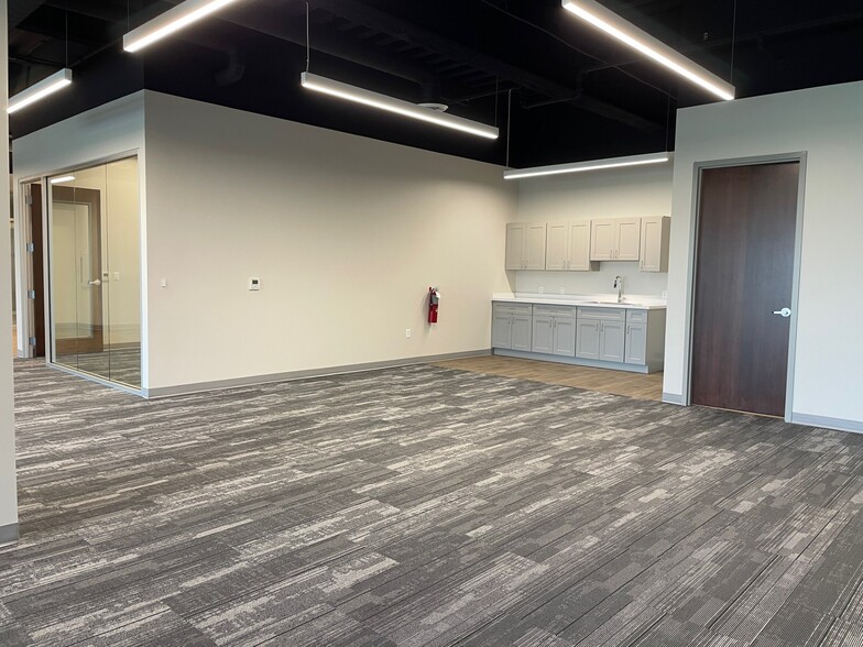 More Photos Of 2100 W Pleasant Grove Blvd, Pleasant Grove Office For Lease