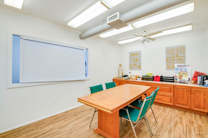 More Photos Of 4918 Napier St, Port Alberni Flex For Sale