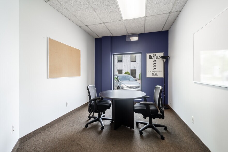 More Photos Of 2830 Boul Saint-Martin E, Laval Office For Lease