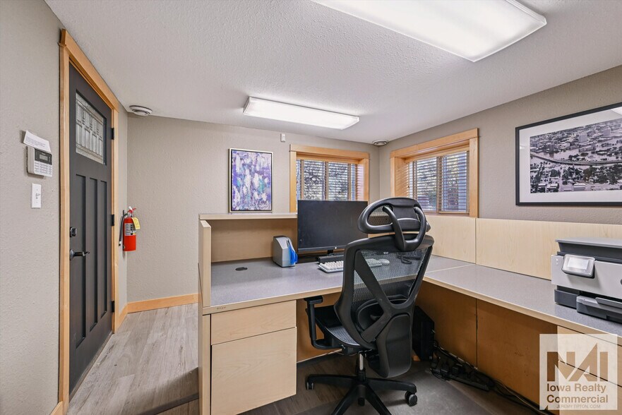 More Photos Of 1402 SW 18th St, Cedar Rapids Warehouse For Lease