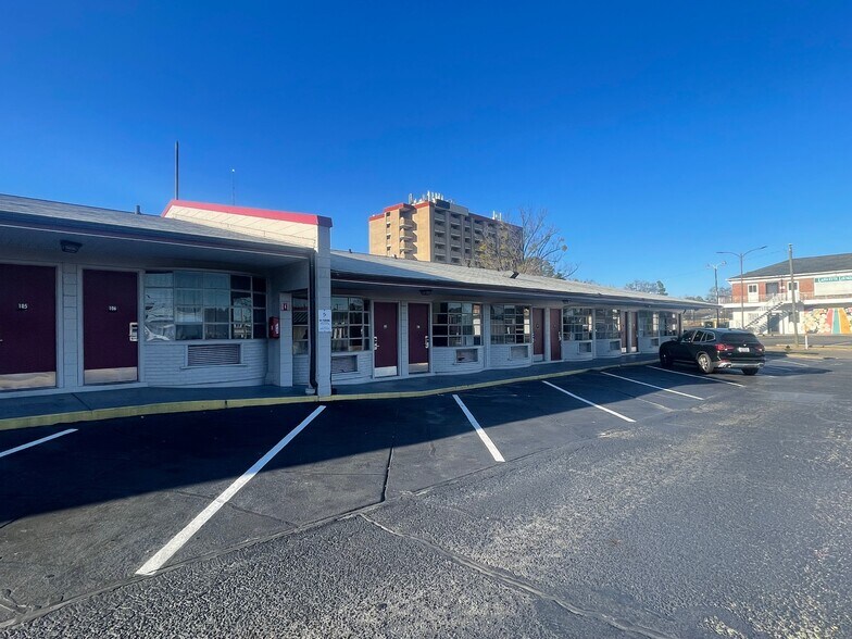 More Photos Of 2848 Bragg Blvd, Fayetteville Hotel For Sale