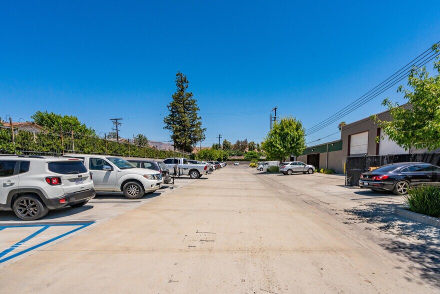 More Photos Of 12701 Van Nuys Blvd, Pacoima Warehouse For Lease