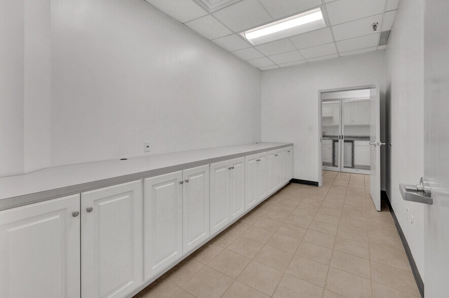 More Photos Of 4500 Leeds Ave, North Charleston Unknown For Lease