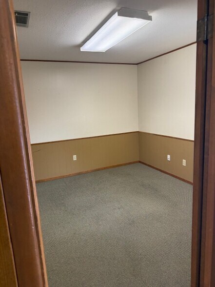 More Photos Of 1291 E Common St, New Braunfels Office For Lease