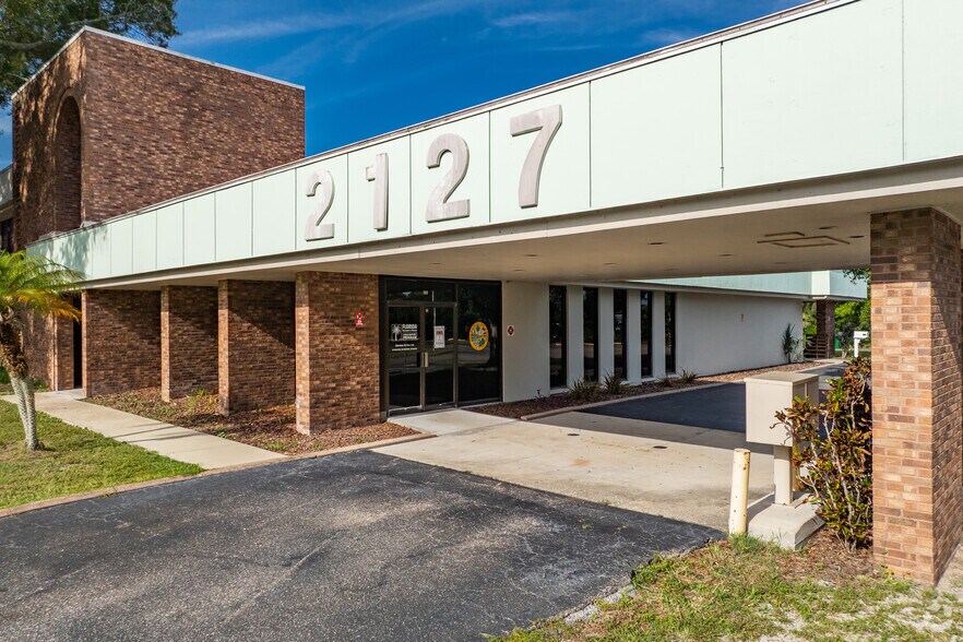 More Photos Of 2127 Grand Blvd, Holiday Light Distribution For Sale