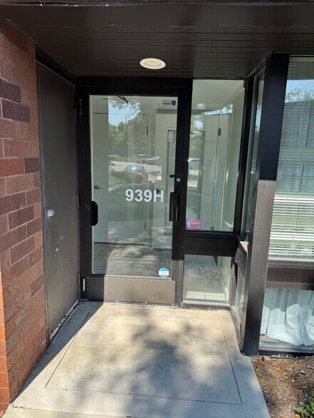 Primary Photo Of 939 N Plum Grove Rd, Schaumburg Medical For Lease