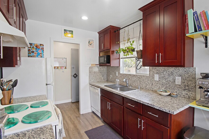 More Photos Of 1920 Latham St, Mountain View Apartments For Sale