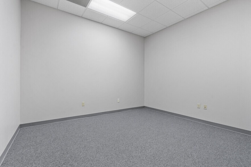 More Photos Of 3607 N Loop 336, Conroe Light Manufacturing For Lease