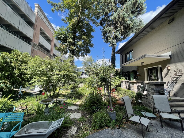 More Photos Of 25 S Washington St, Naperville Storefront For Lease