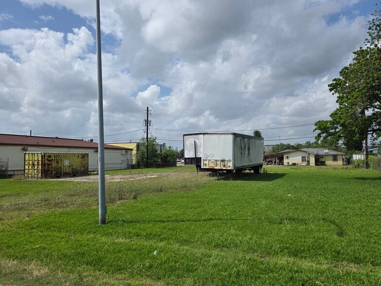 More Photos Of 1141 Uvalde Rd, Houston General Retail For Sale