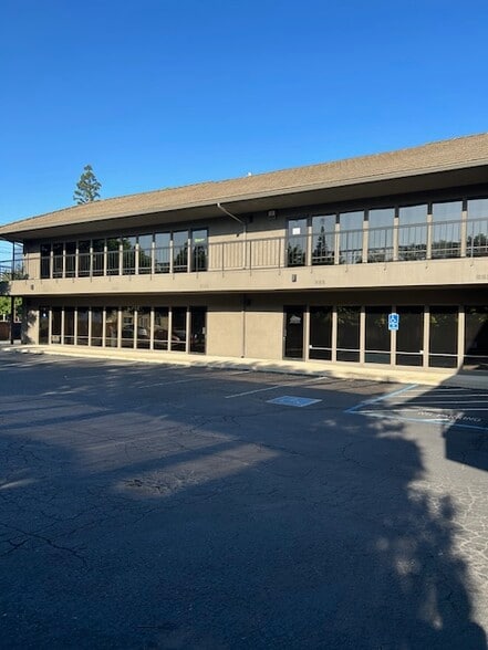 More Photos Of 420 W Pine St, Lodi Office For Sale