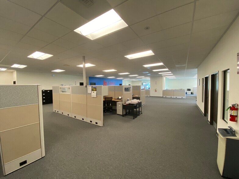 More Photos Of 2020 Iowa Ave, Riverside Office For Lease