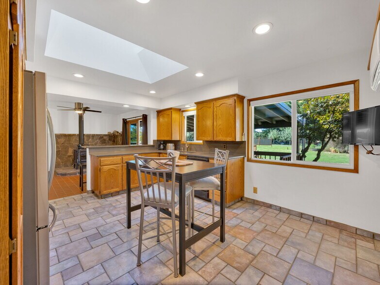 More Photos Of 44434 SE Coalman Rd, Sandy Light Manufacturing For Sale