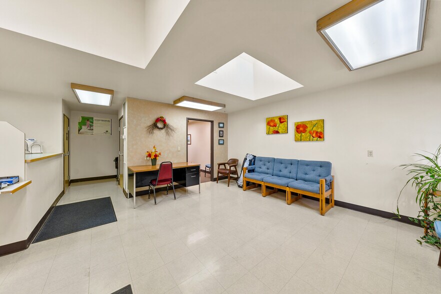 More Photos Of 700 NW Dimmick St, Grants Pass Specialty For Sale