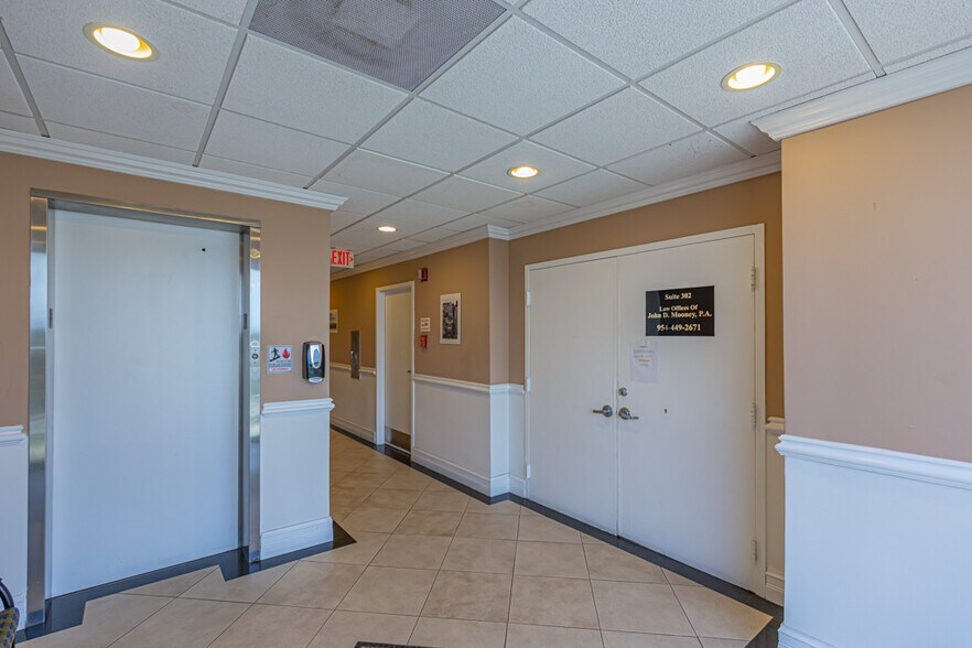 More Photos Of 2740 E Oakland Park Blvd, Fort Lauderdale Office For Sale