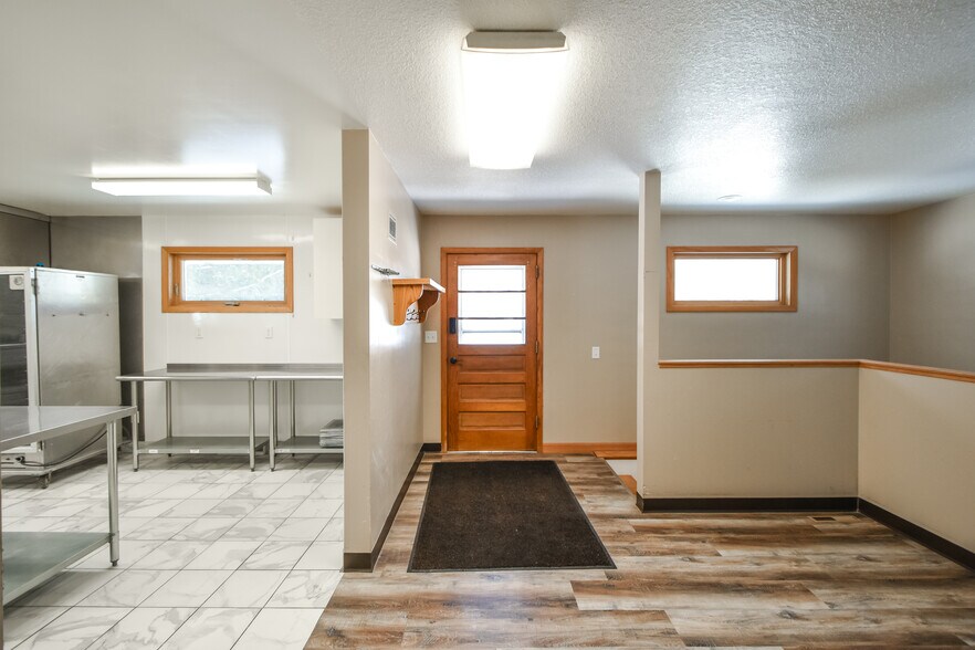 More Photos Of 307 2nd St, Bellechester Flex For Sale