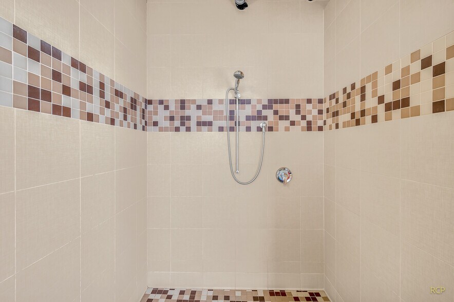 More Photos Of 75 NW Couch St, Portland Medical For Lease