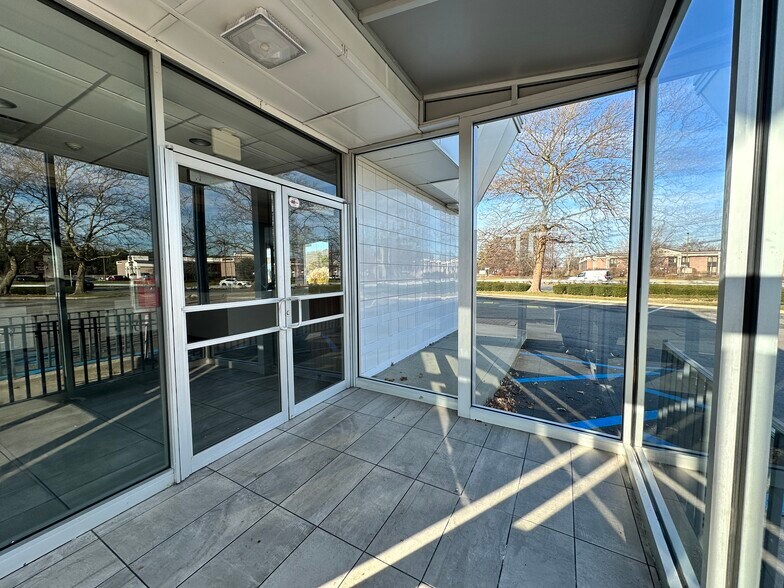 More Photos Of 3850 Veterans Memorial Hwy, Bohemia Fast Food For Lease