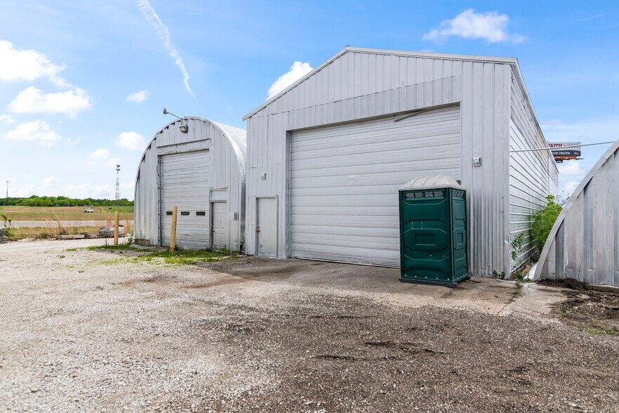 More Photos Of 31000 W Frontage Rd, Farmersville Warehouse For Sale