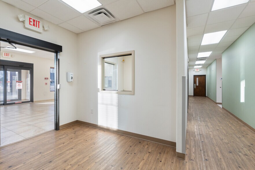 More Photos Of 101 N 37th St, Rogers Medical For Lease