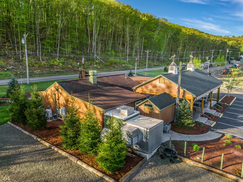 More Photos Of 94 E Route 66, Columbia Restaurant For Sale