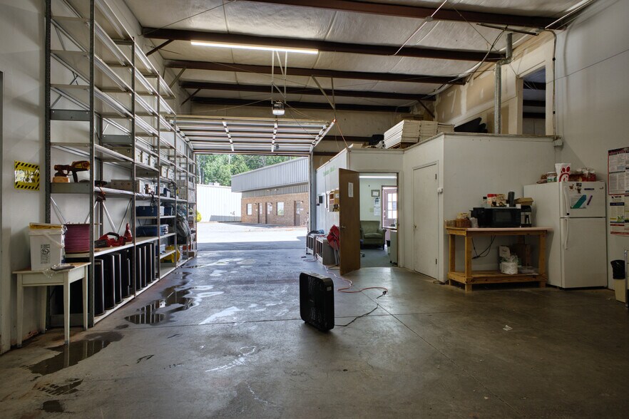 More Photos Of 5055 D Old Ellis Pt, Roswell Light Manufacturing For Lease