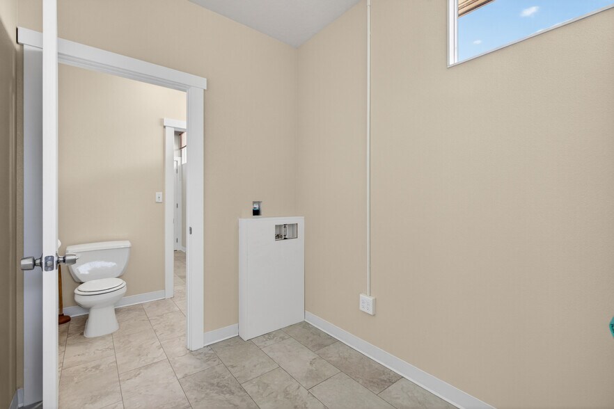 More Photos Of 619 Diagonal St, Clarkston Medical For Sale