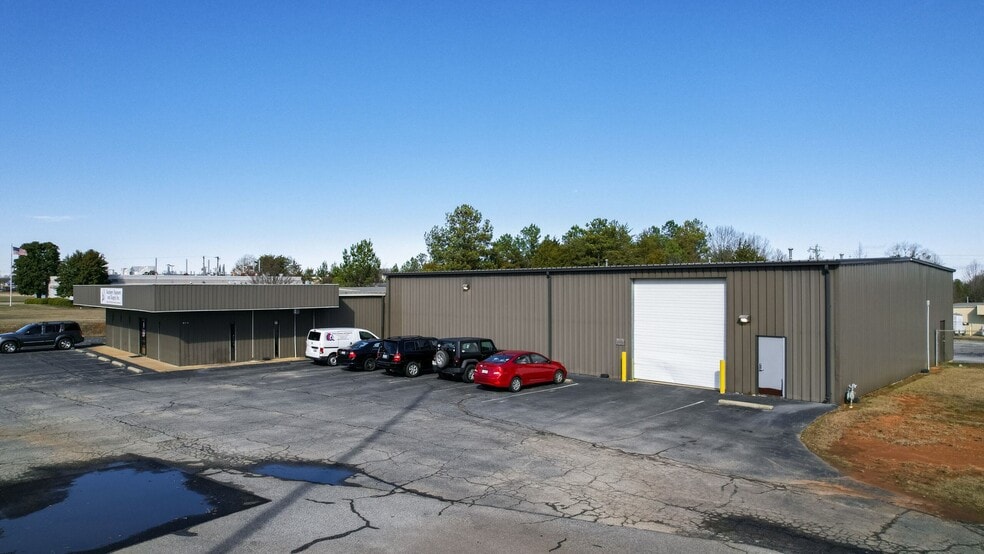 More Photos Of 105 Osage Dr, Greenville Warehouse For Lease