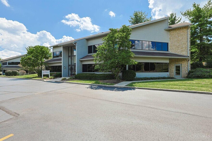 More Photos Of 5630 Bridgetown Rd, Cincinnati Office For Sale