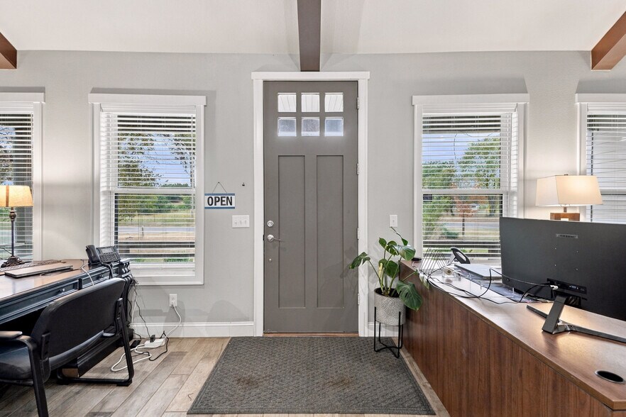 More Photos Of 5876 Elm Springs Rd, Elm Springs Office For Lease