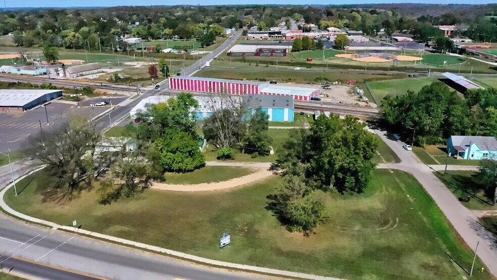 More Photos Of 134 N Howell Ave, West Plains Industrial For Sale