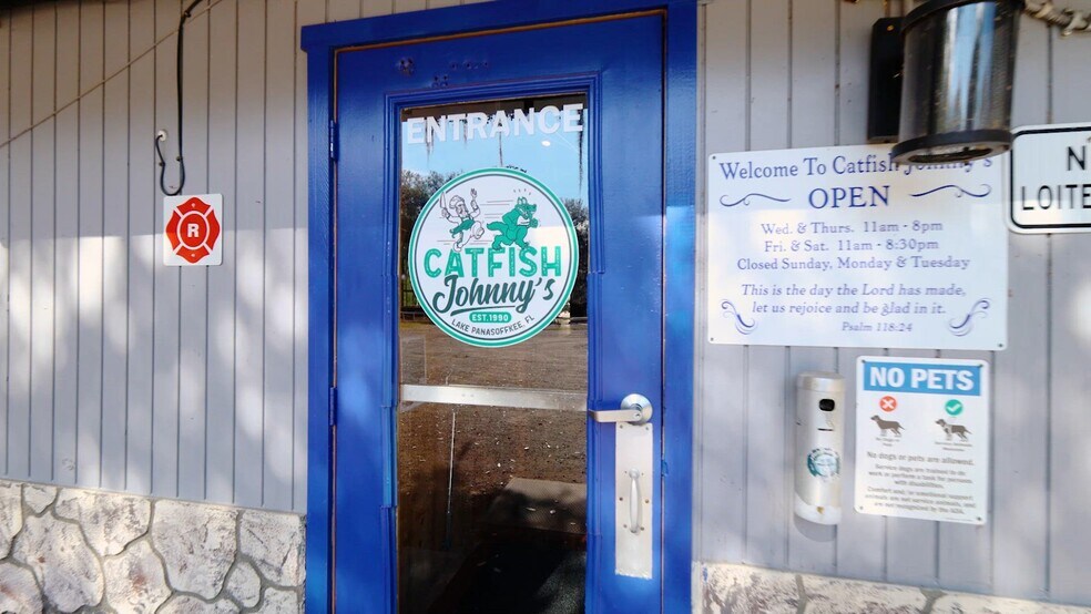 Primary Photo Of 2396 N Country Road 470, Lake Panasoffkee General Retail For Sale