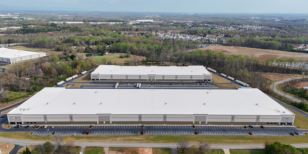 More Photos Of 423 Apple Valley Rd, Duncan Distribution For Lease