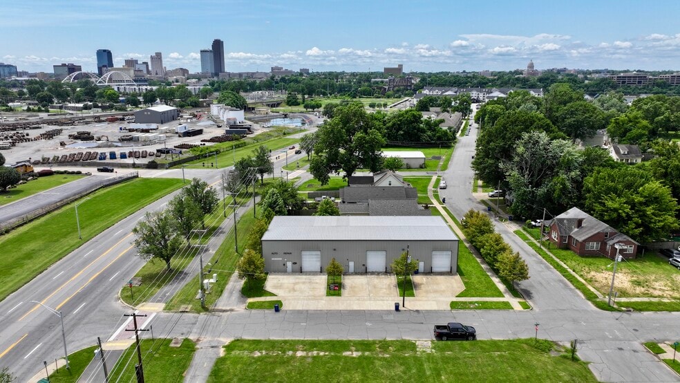 More Photos Of 1112 W 9th St, North Little Rock Warehouse For Sale