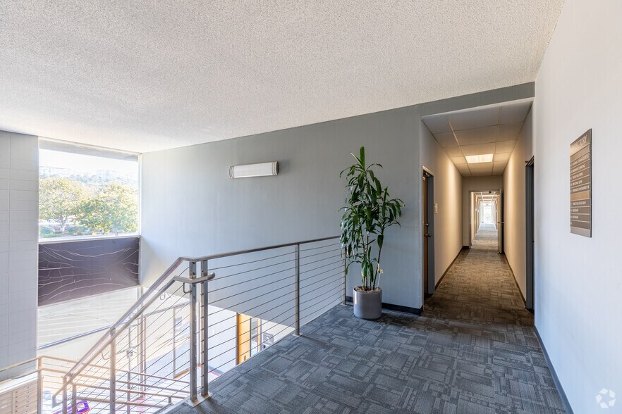 More Photos Of 11526 Sorrento Valley Rd, San Diego Research And Development For Lease