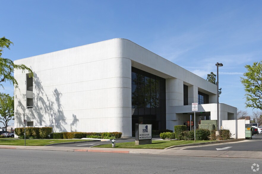 More Photos Of 5555 California Ave, Bakersfield Office For Lease