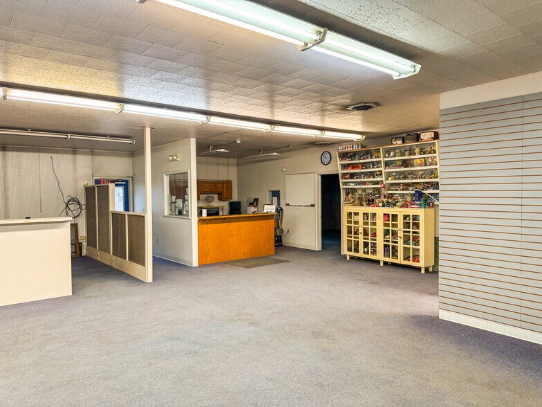 More Photos Of 41 5th Ave S, Kindred Specialty For Sale