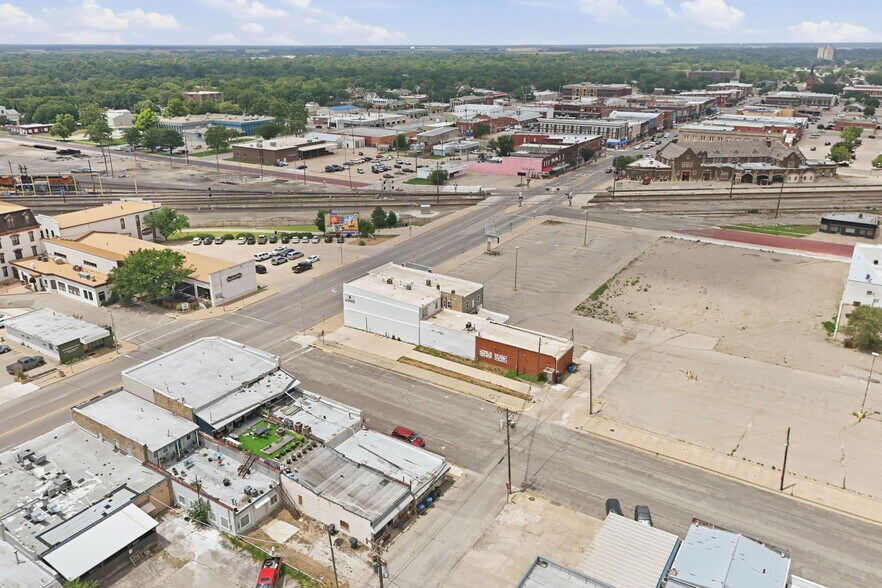 More Photos Of 302 N Main St, Newton Office Residential For Sale