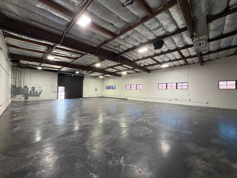 More Photos Of 2521 Ontario St, Burbank Warehouse For Lease