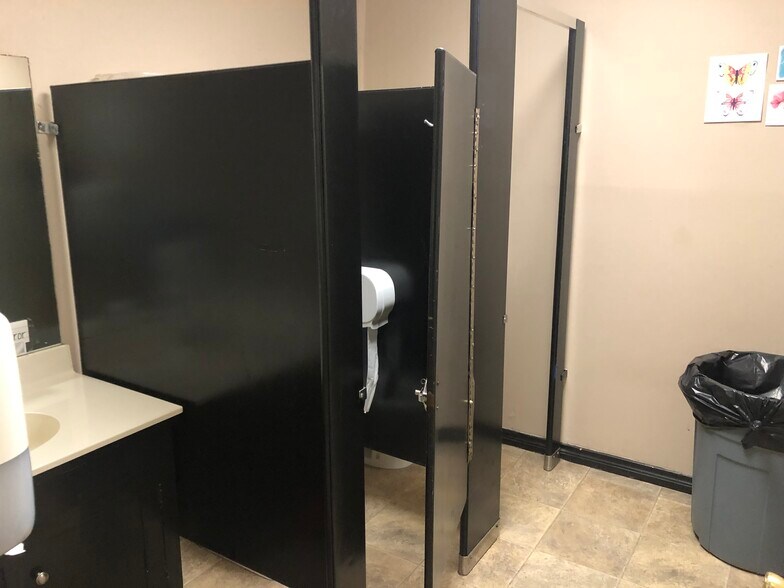 More Photos Of 111 W 5th St, Tyler Loft Creative Space For Sale