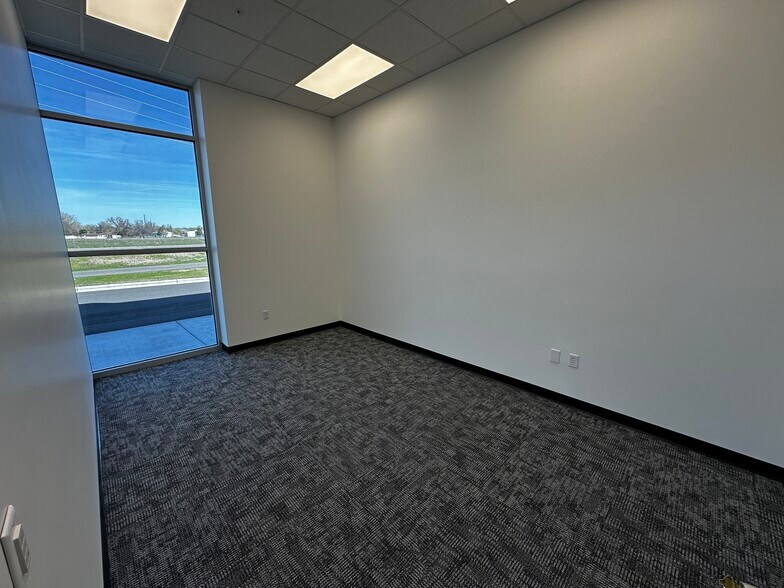 More Photos Of 3218 S Frontage Rd, Billings Distribution For Lease